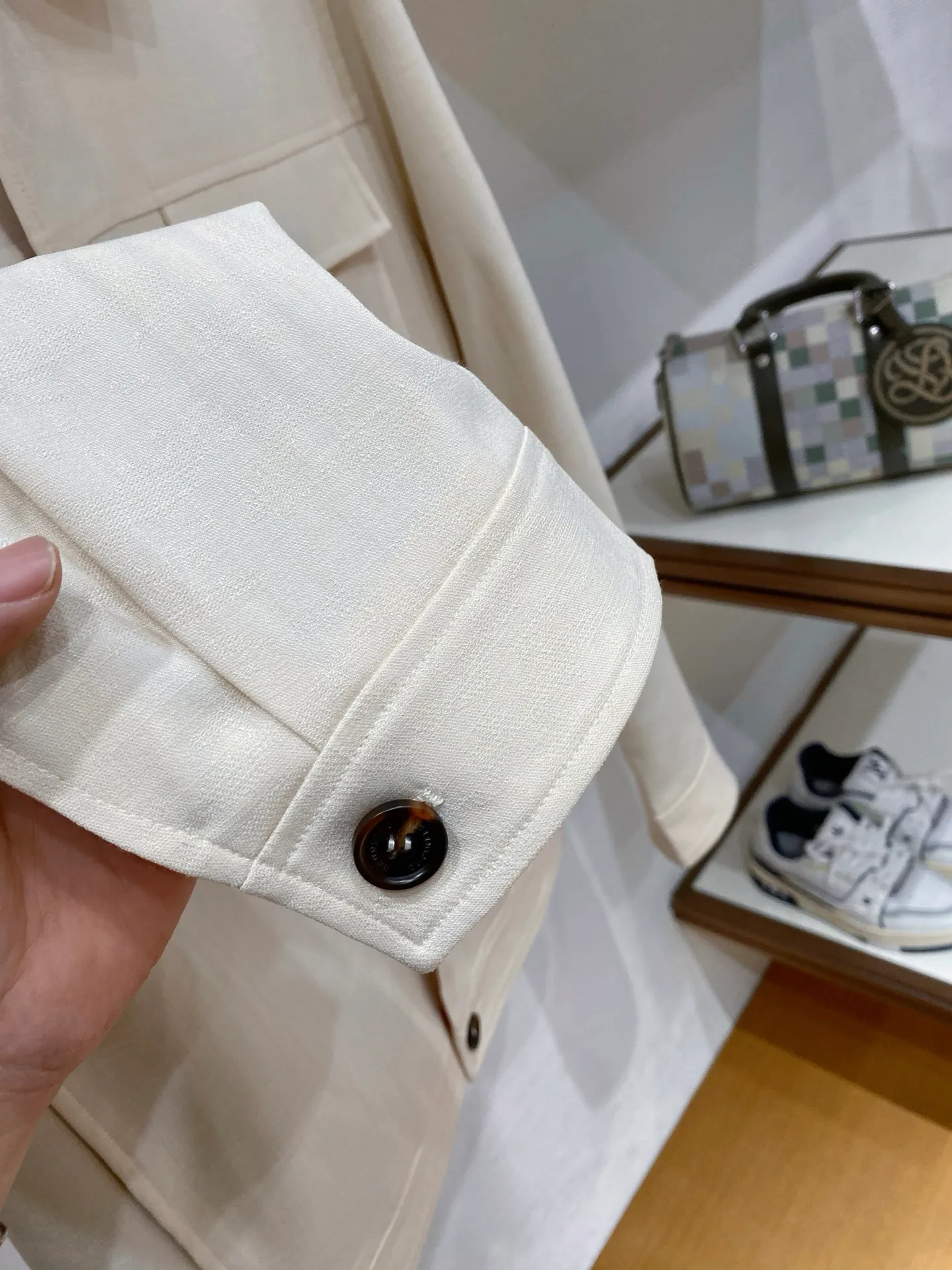 🌟Mainly recommend 45 BC 26 Autumn and Winter Linen Jacket. Series is on sale at the official website counter. The industry’s exclusive first launch of the most sought-after and popular Series men’s and women’s Same Style in the Classic main line, Classic urban casual style, Versatile simple style, couple’s jacket! New design style, subversive design, iconic brand logo, new fabric, slightly waterproof, casually wear a T-shirt, the upper body is super fashionable, especially easy to match, the concave shape is naturally indispensable for such high-end configuration. Color: Black Earth Apricot Sizes: M L XL 2XL 3XL